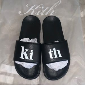 Brand new KITH slides size 8M
